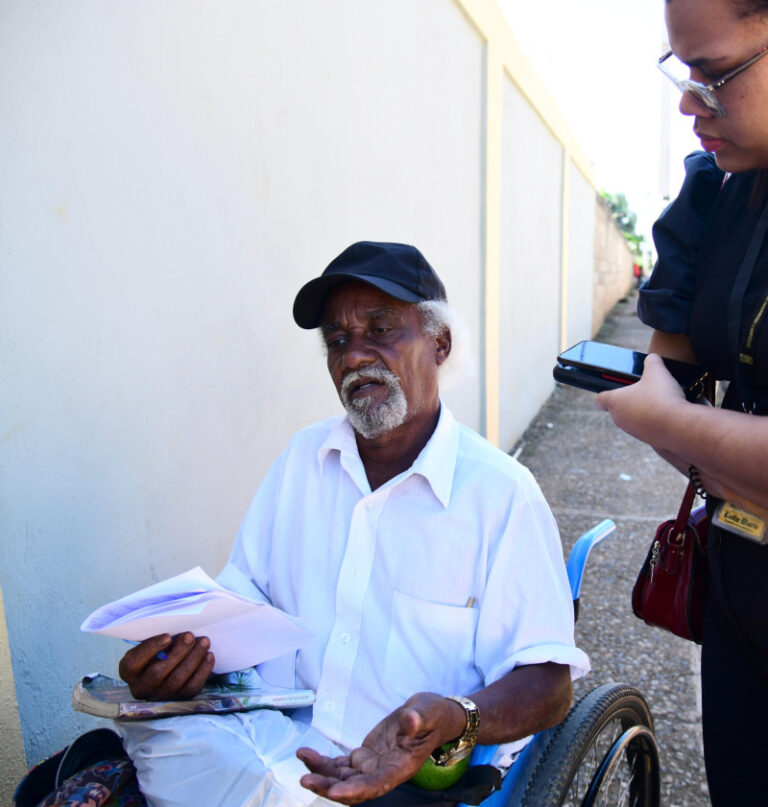 A sus 64 años y sin movilidad en las piernas Ezquiel espera una pensión del CEA